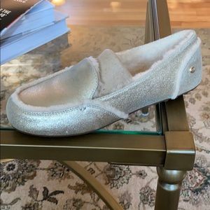 New! Ugg Hailey Metallic Slipper Shoe- Size 8